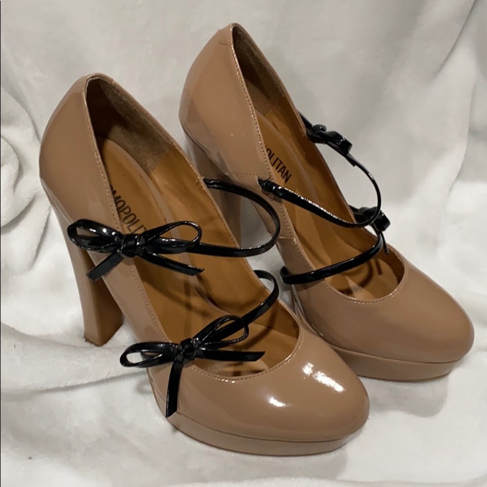 Cosmopolitan nude pumps✨